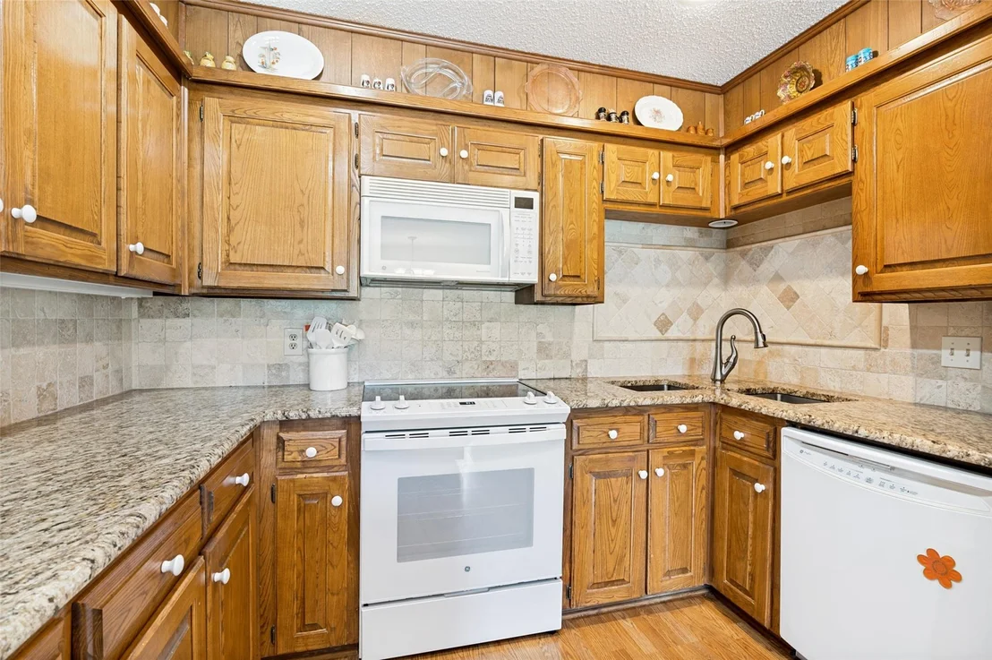 Photo of 607 N Parkridge Drive