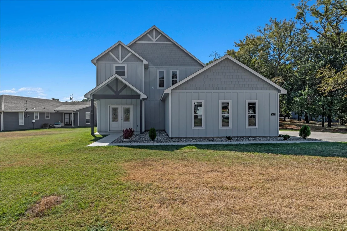 Photo of 314 Oak Creek Drive