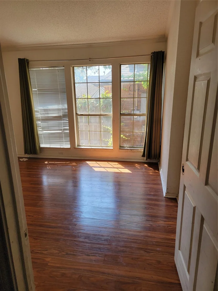 Photo of 4904 Saddleback Road