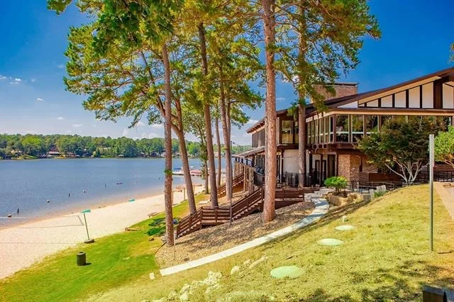Photo of 321 Lakeview Drive