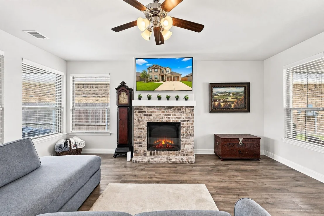 Photo of 401 Llano Lane