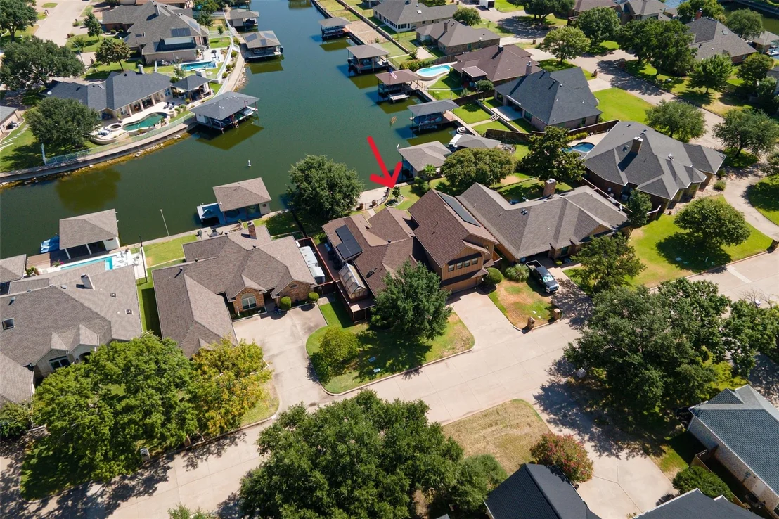 Photo of 2325 River Road