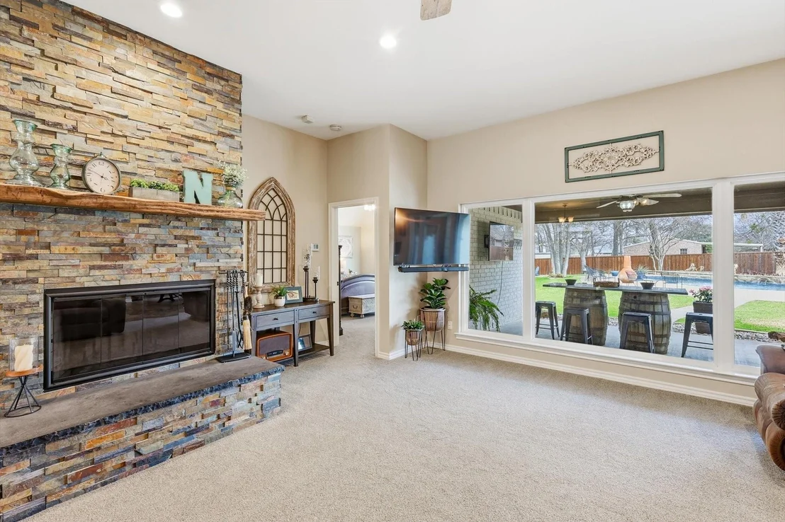 Photo of 312 Lakeside Oaks Circle