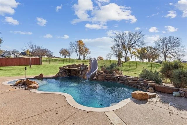 Photo of 5829 Lakeside Drive
