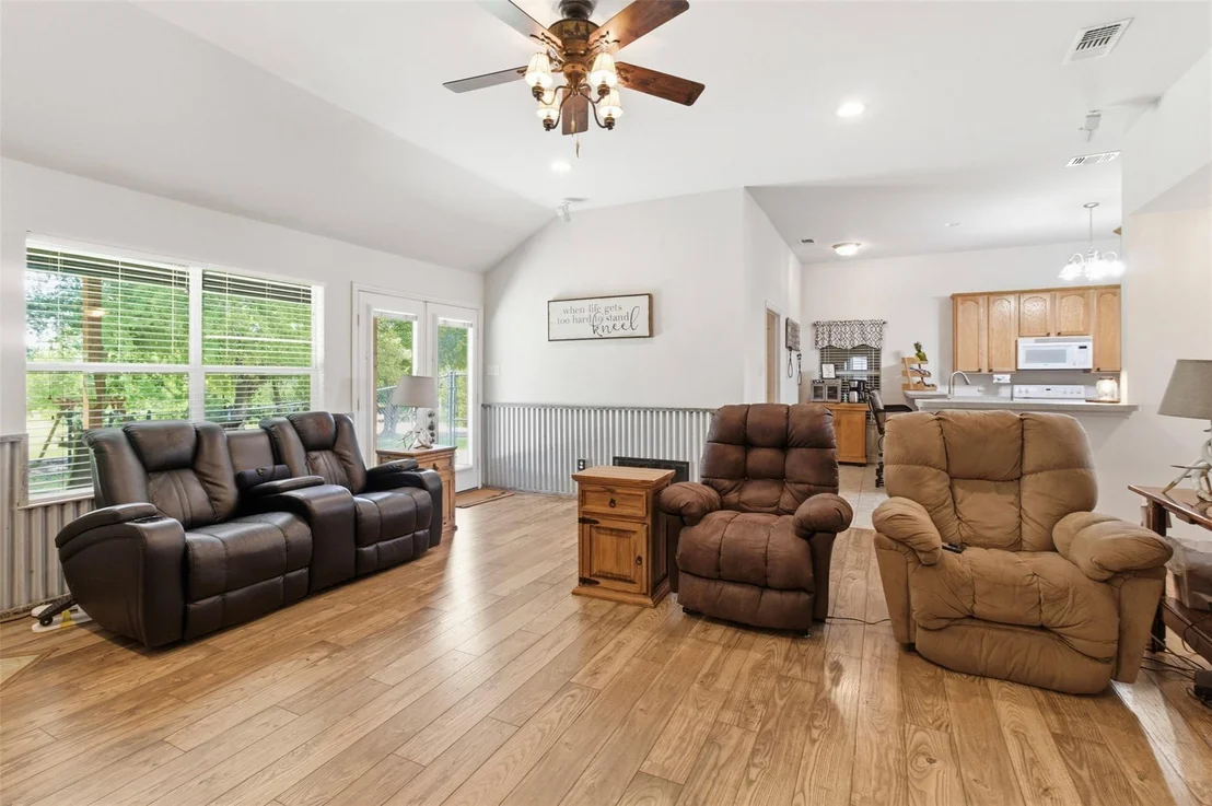 Photo of 2725 County Road 494