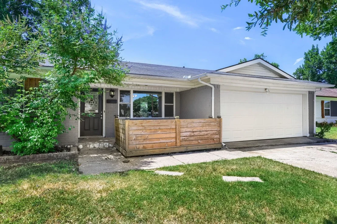 Photo of 1207 Ridgeway Drive