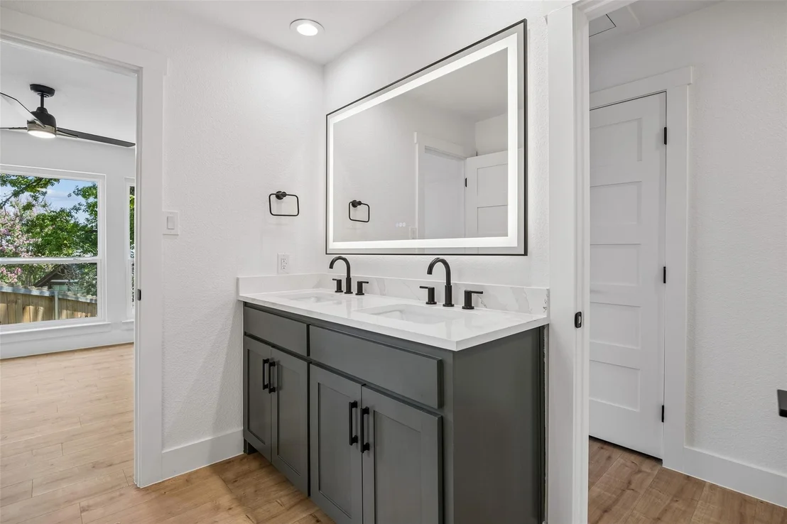 Photo of 2401 Chimney Hill Drive