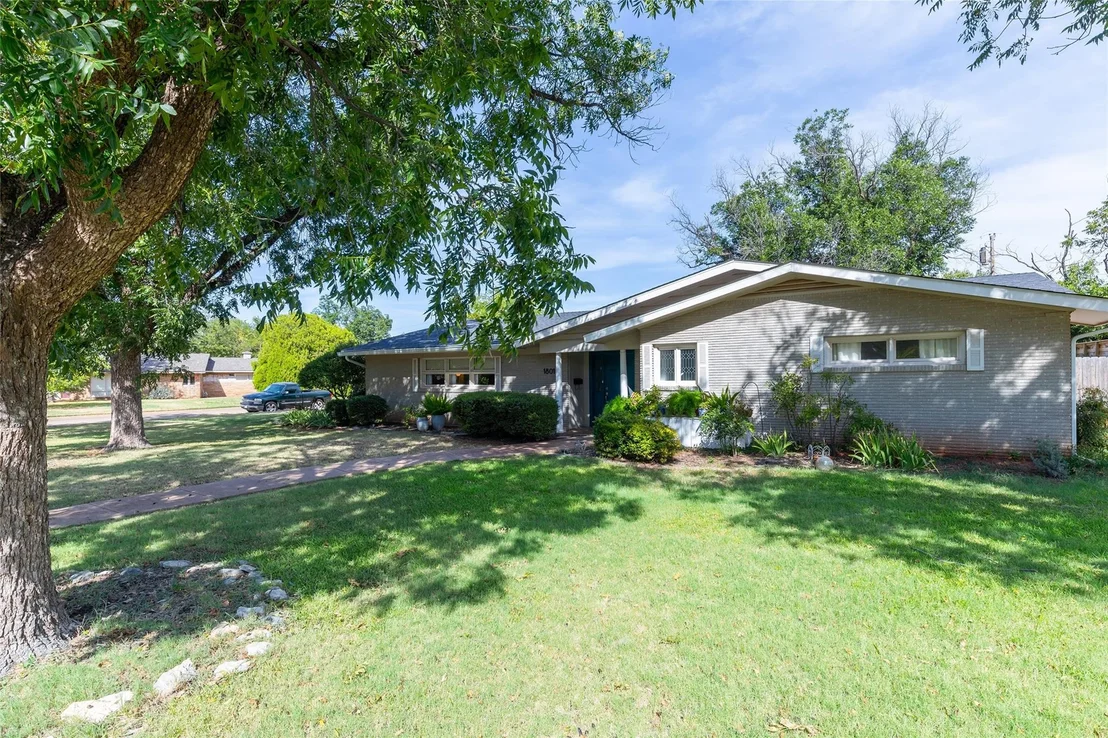 Photo of 1801 Sylvan Drive