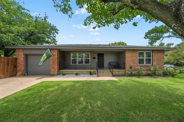 Photo of 3824 Pine Avenue