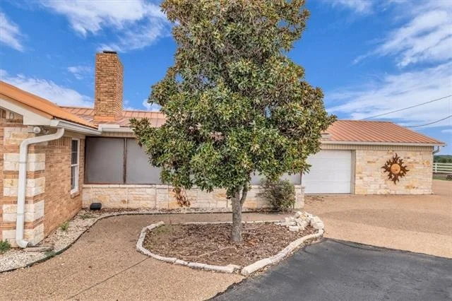 Photo of 1064 Warren Road