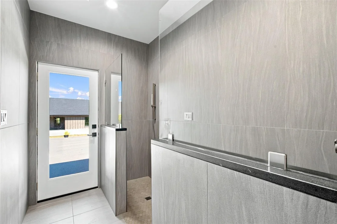 Photo of 2223 Grass Roots Road