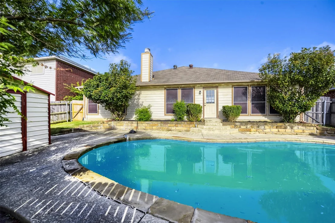 Photo of 915 Hidden Oaks Drive