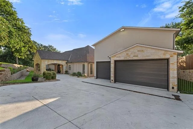 Photo of 12210 Lake Forest Drive