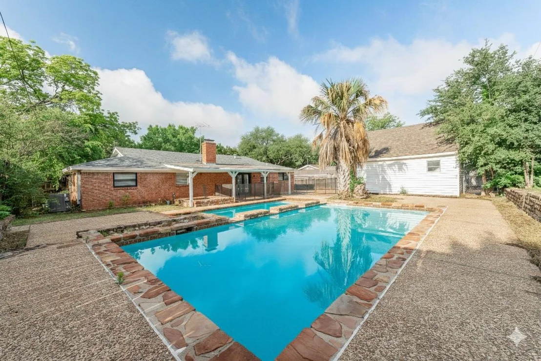Photo of 600 Circleview Drive N