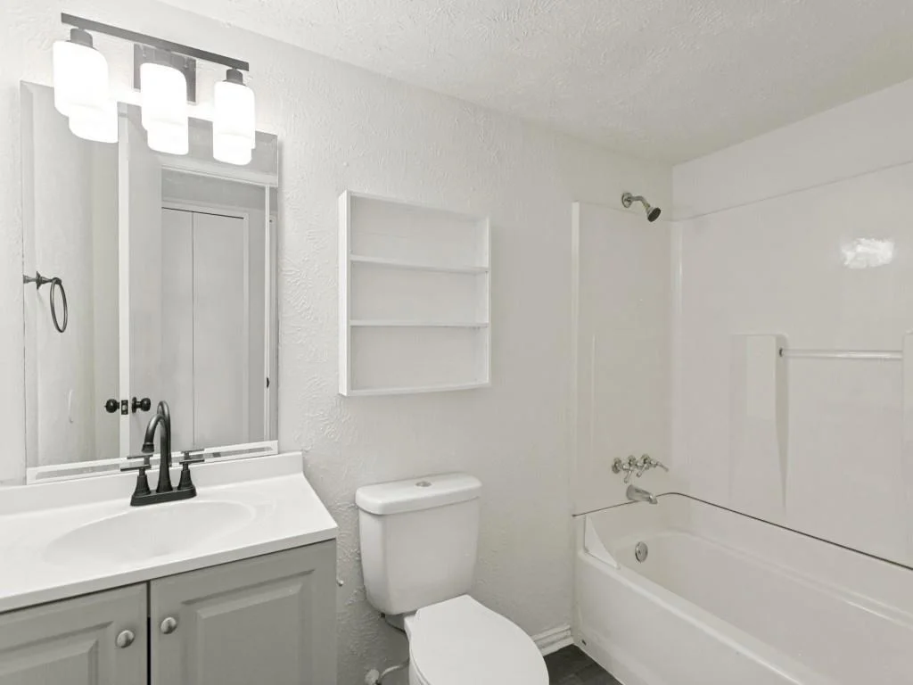 Photo of 905 Hawthorne Drive