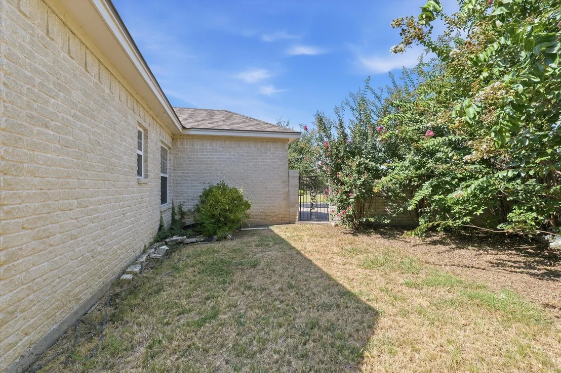 Photo of 32 North Shore Circle
