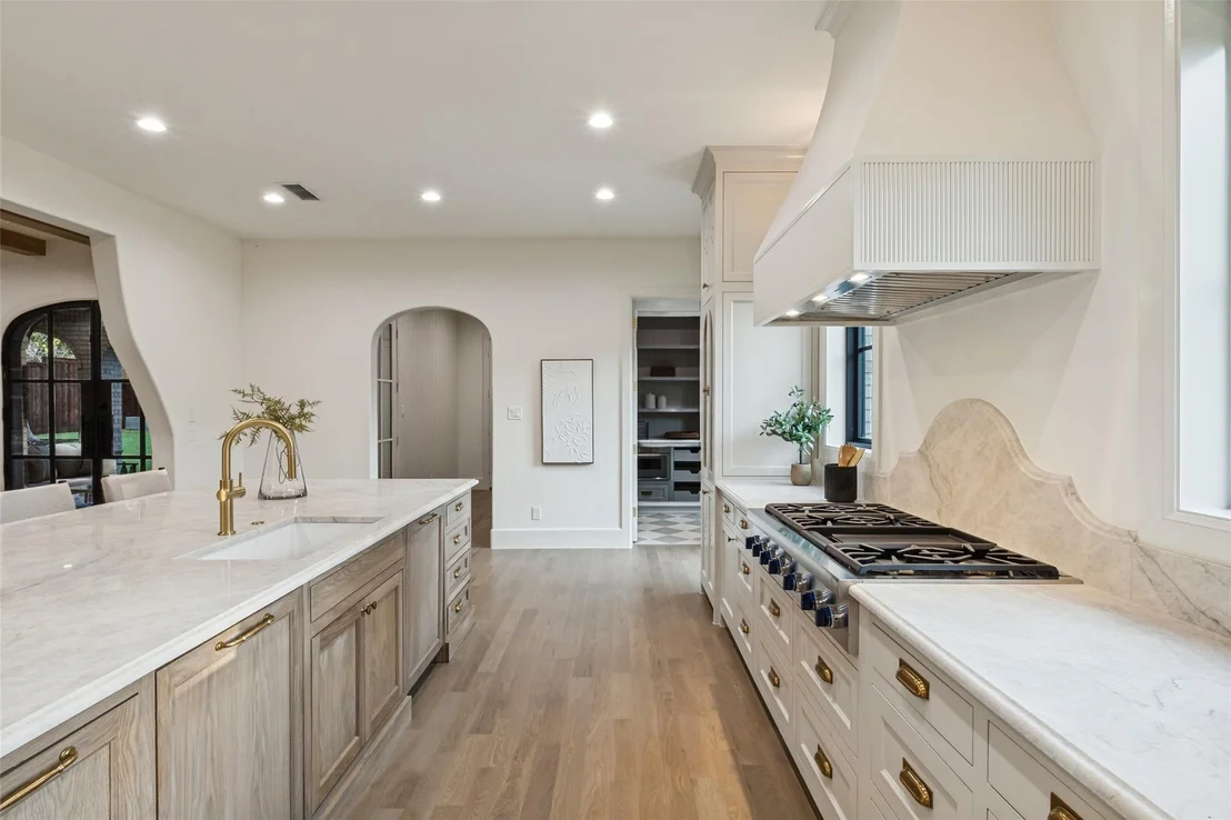 Photo of 6910 Wabash Circle