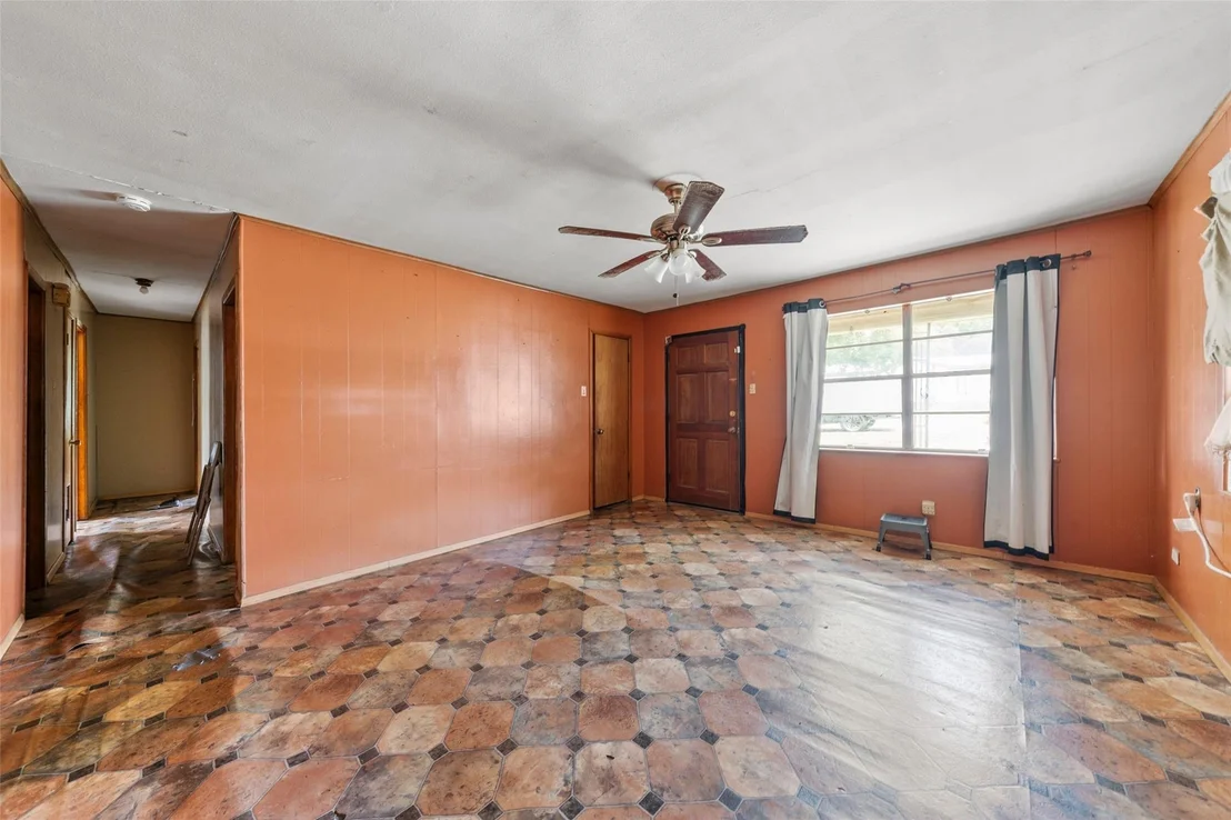 Photo of 301 N Commerce Street