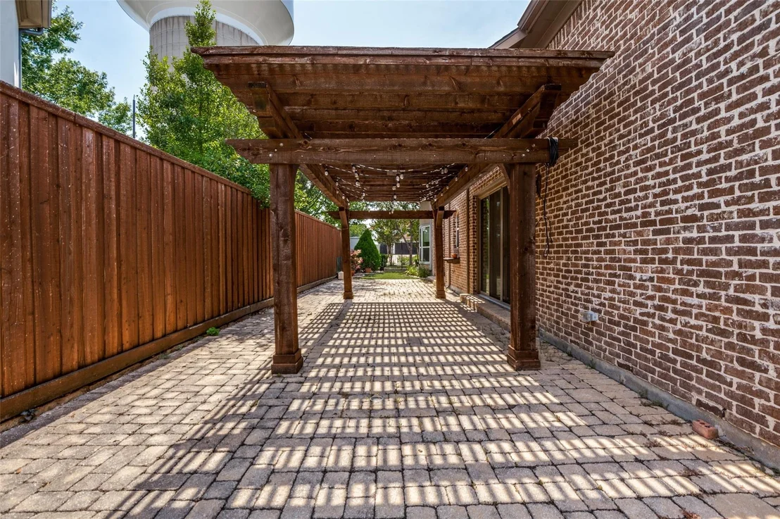 Photo of 5764 Quebec Lane