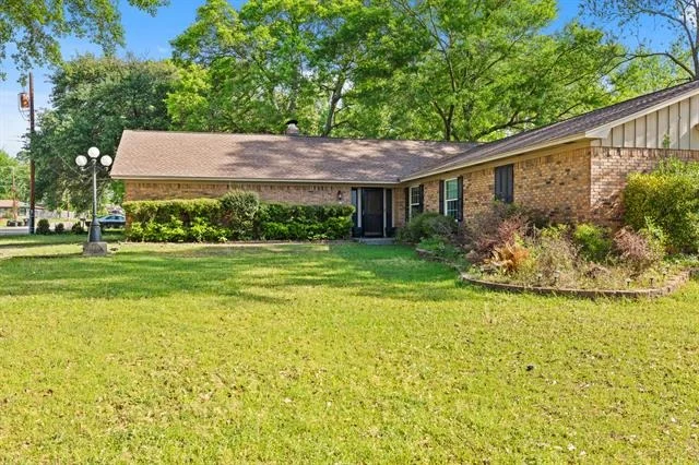 Photo of 2090 Fort Drive