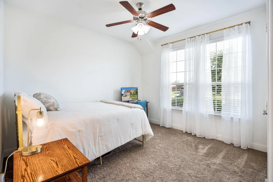 Photo of 560 Winnetka Drive