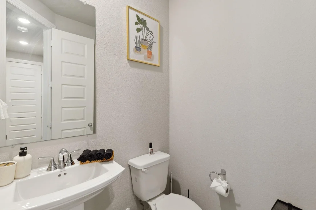 Photo of 1104 Holcombe Drive