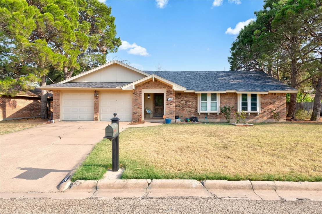 Photo of 1017 Chriswood Drive