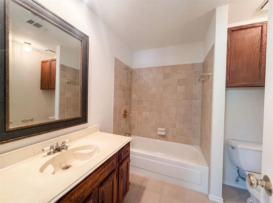Photo of 905 Ridgemont Drive