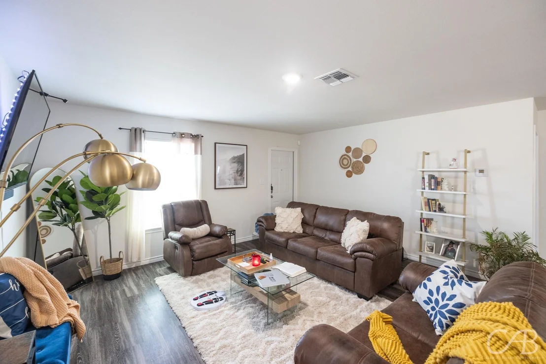 Photo of 7910 Vineyard Drive