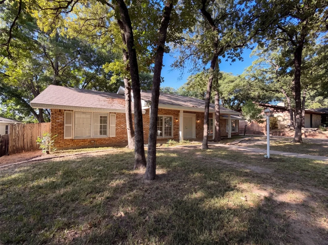 Photo of 813 Wheelwood Drive