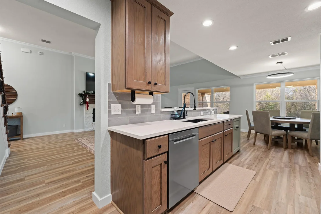 Photo of 3137 Shoreline Drive