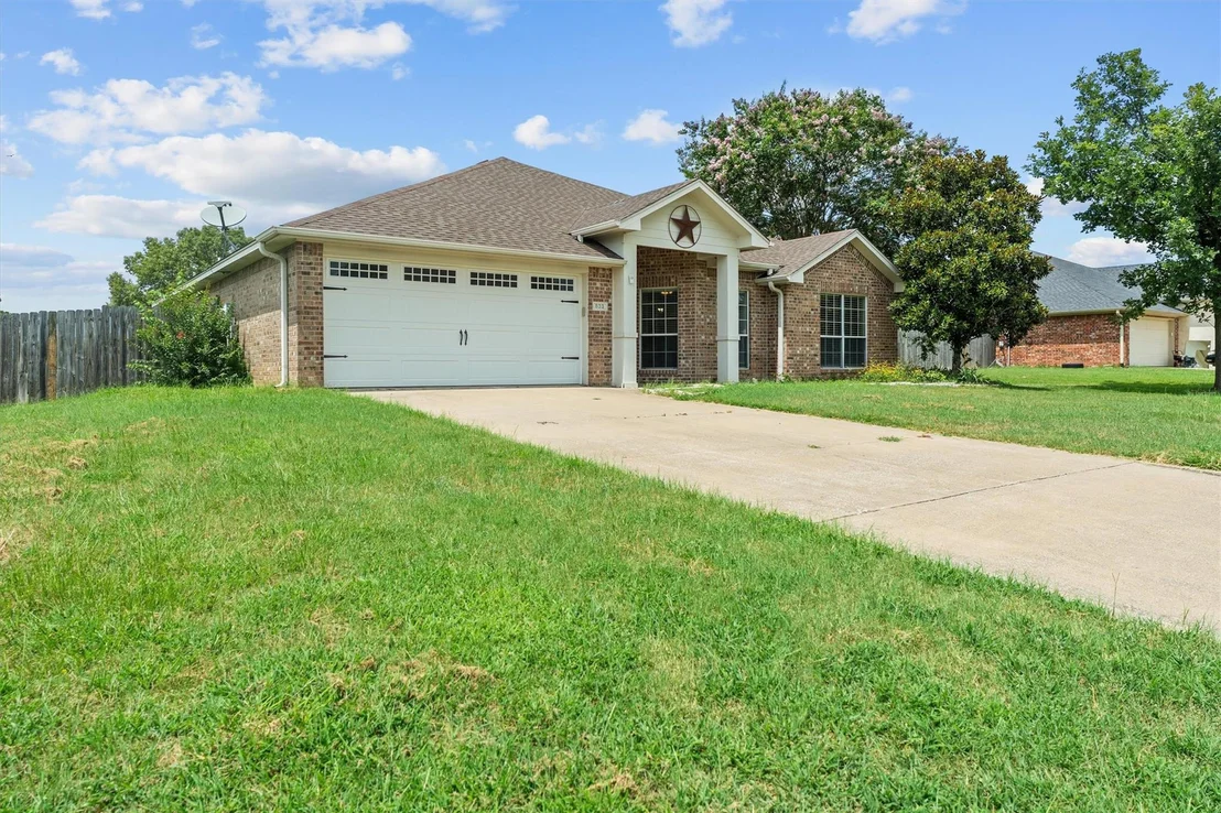 Photo of 833 Greenwood Circle