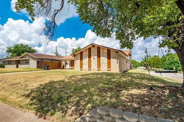 Photo of 629 Bur Oak Drive