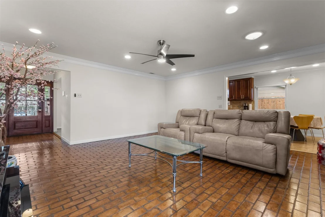 Photo of 908 Vinecrest Lane