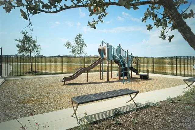 Photo of 817 Headwaters Drive