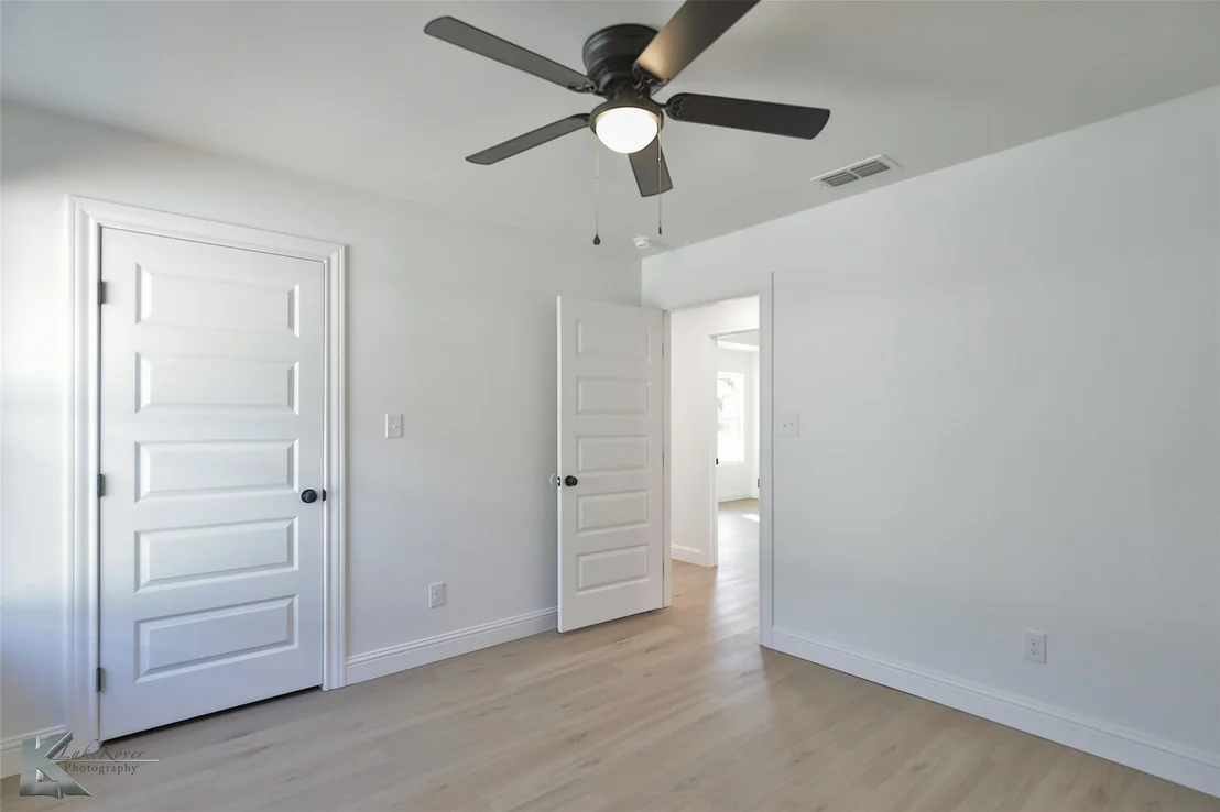 Photo of 2571 Bel Air