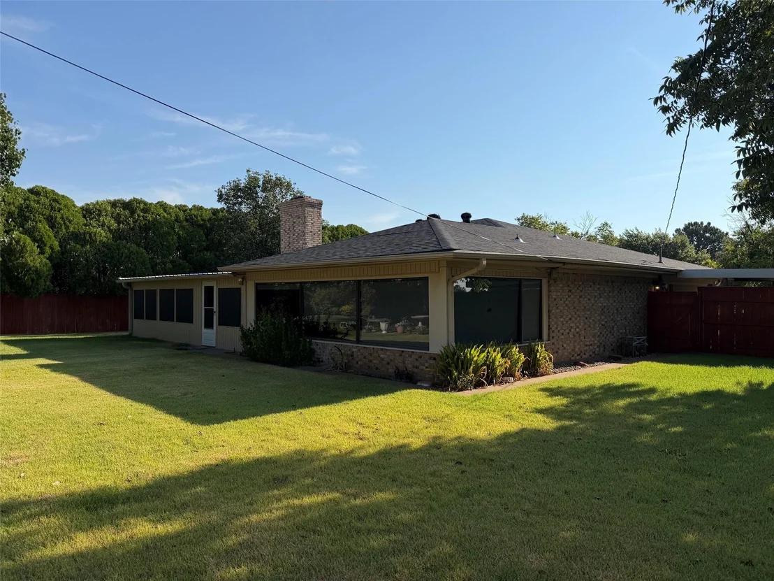 Photo of 1016 Cliff Drive