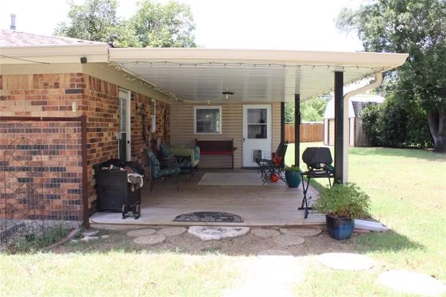 Photo of 208 PARK DR