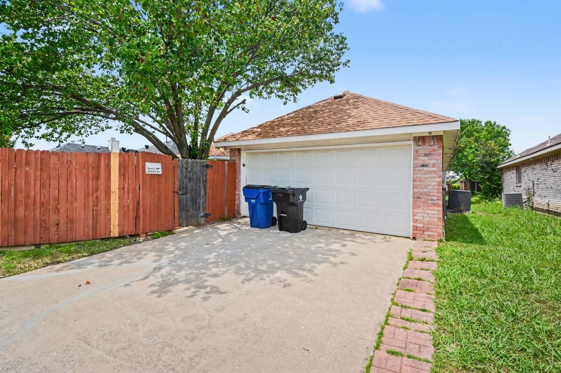 Photo of 9901 Queens Road