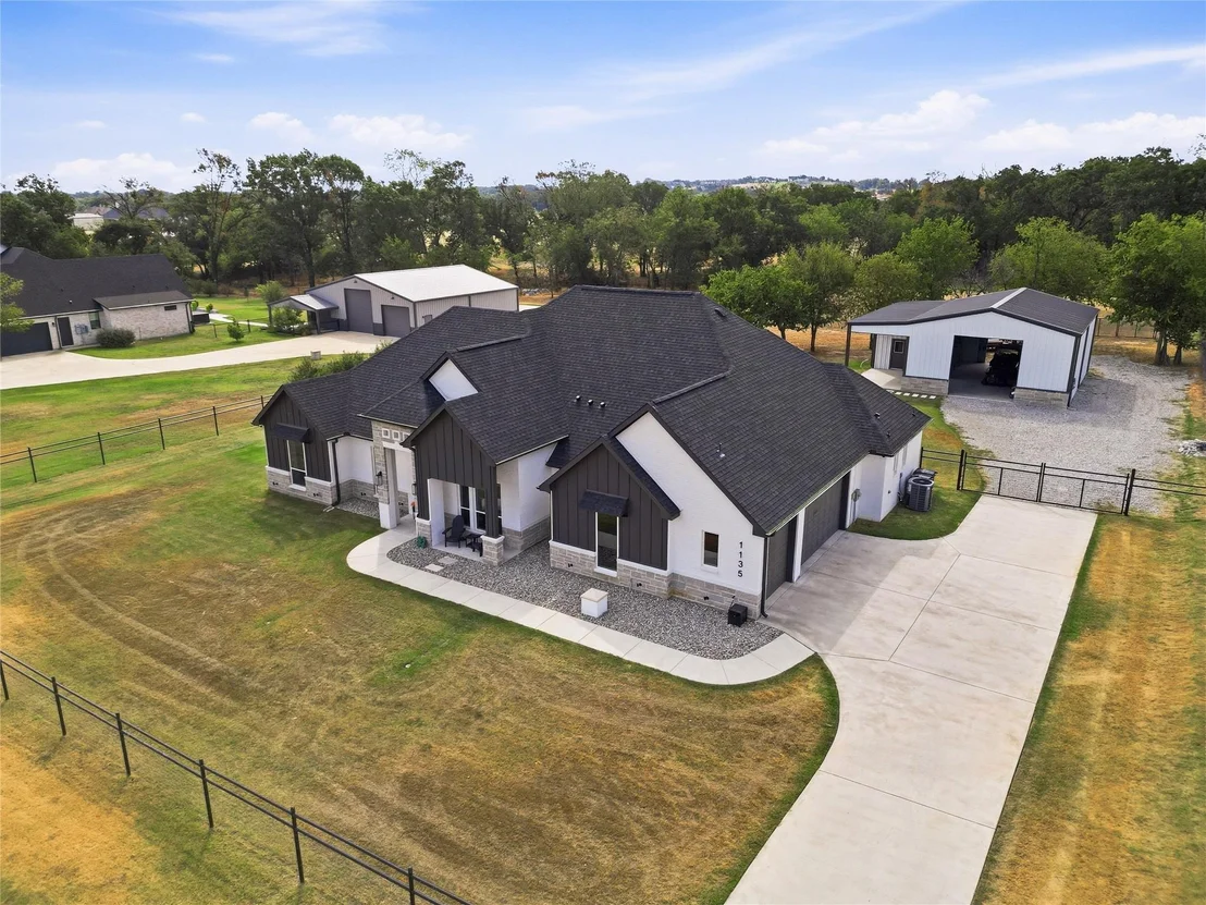 Photo of 1135 Paradise Parkway