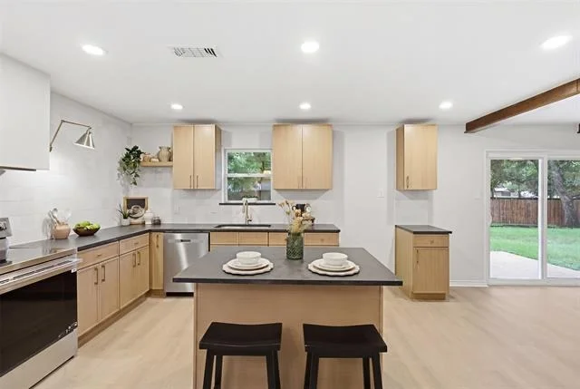 Photo of 2112 Stonegate Drive N