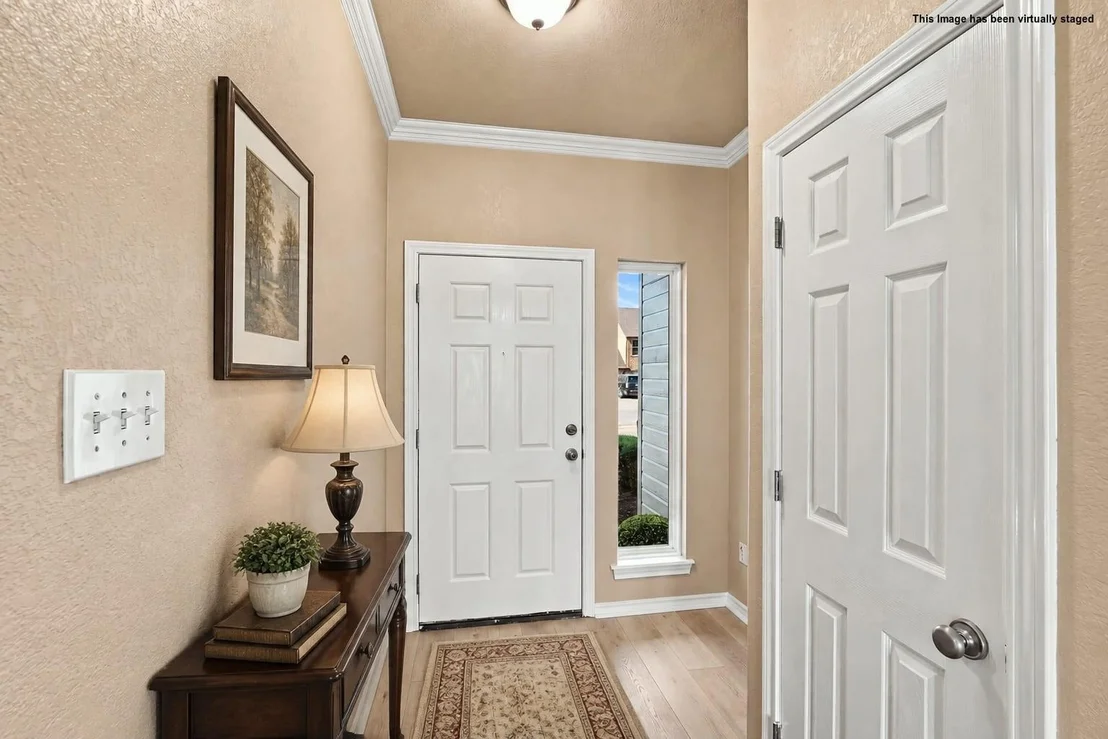 Photo of 1720 Lakeway Drive