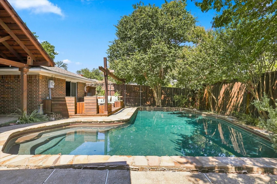 Photo of 2525 Eucalyptus Drive