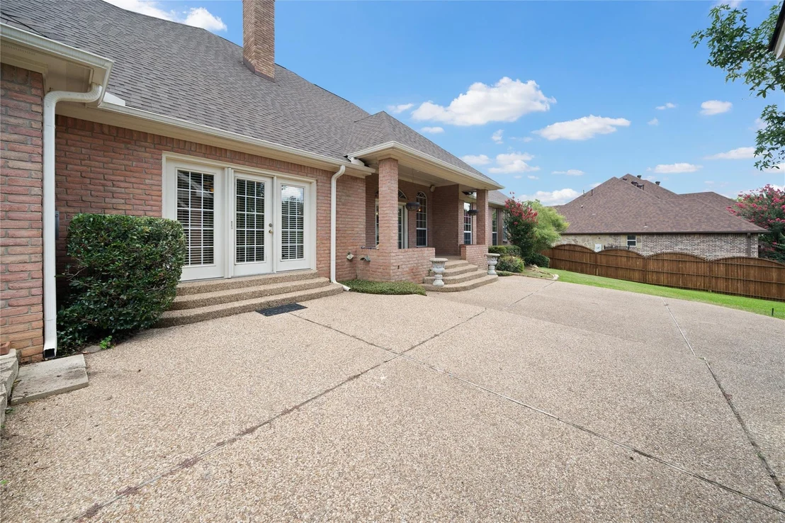 Photo of 7402 Hollytree Drive