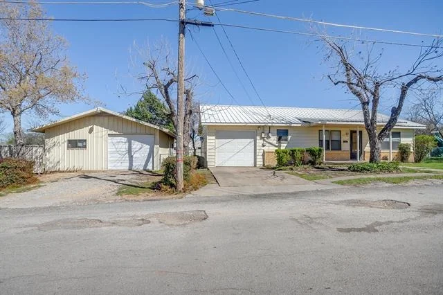Photo of 422 N 3rd Street