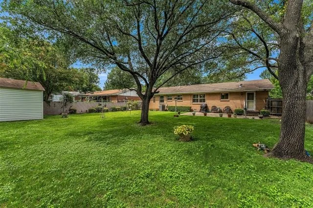 Photo of 1325 Royal Oaks Drive