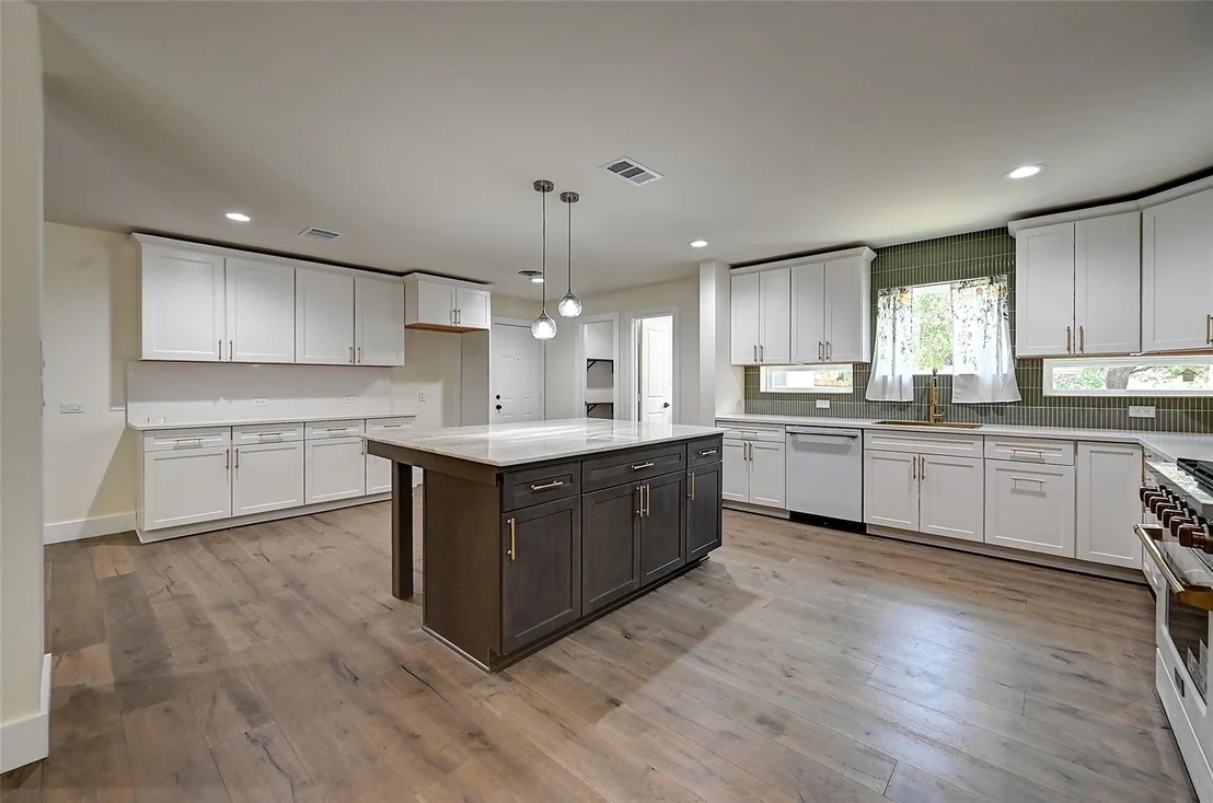 Photo of 3900 Pelham Road