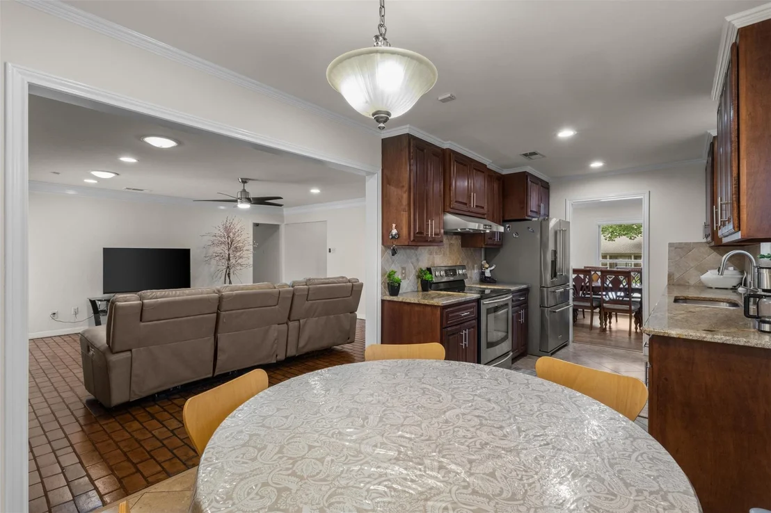 Photo of 908 Vinecrest Lane