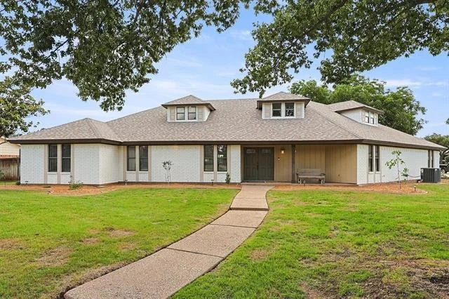 Photo of 23 Fairway Oaks Boulevard