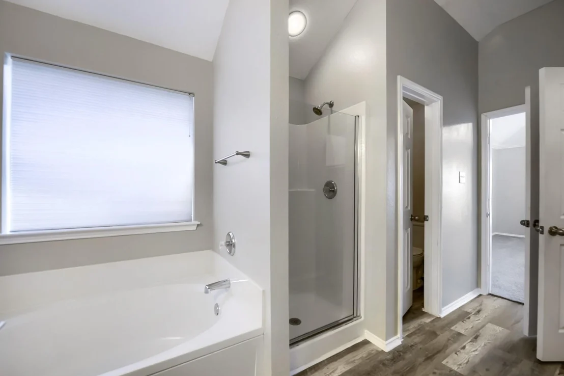 Photo of 915 Hidden Oaks Drive